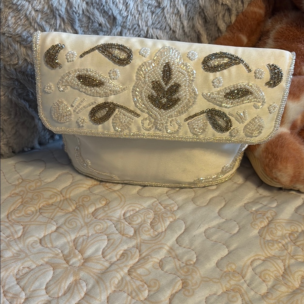 Vintage Genie Elegant White Clutch with Silver Embroidery
